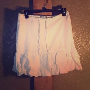 Women's size 2 white 100% linen skirt ⭐️